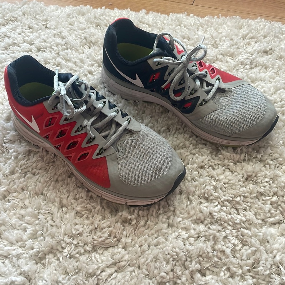 Nike Zoom Vomero 9 Grey/Red/Black
